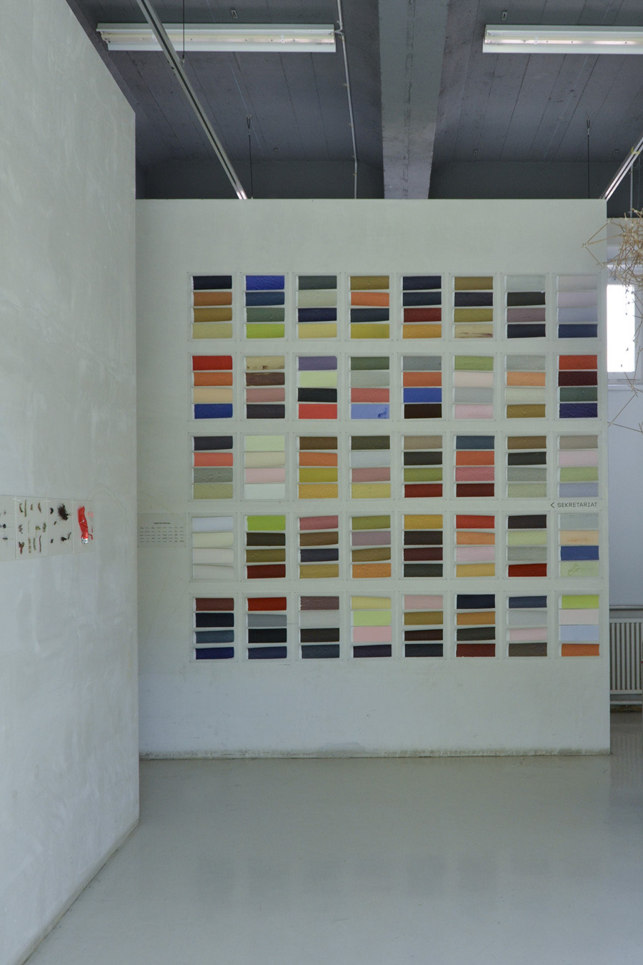 Farbe als Gestaltungsmittel: Das Bild zeigt die Präsentation der Arbeit im Rahmen der Ausstellung im Haus der Farbe, Sommer 2012.